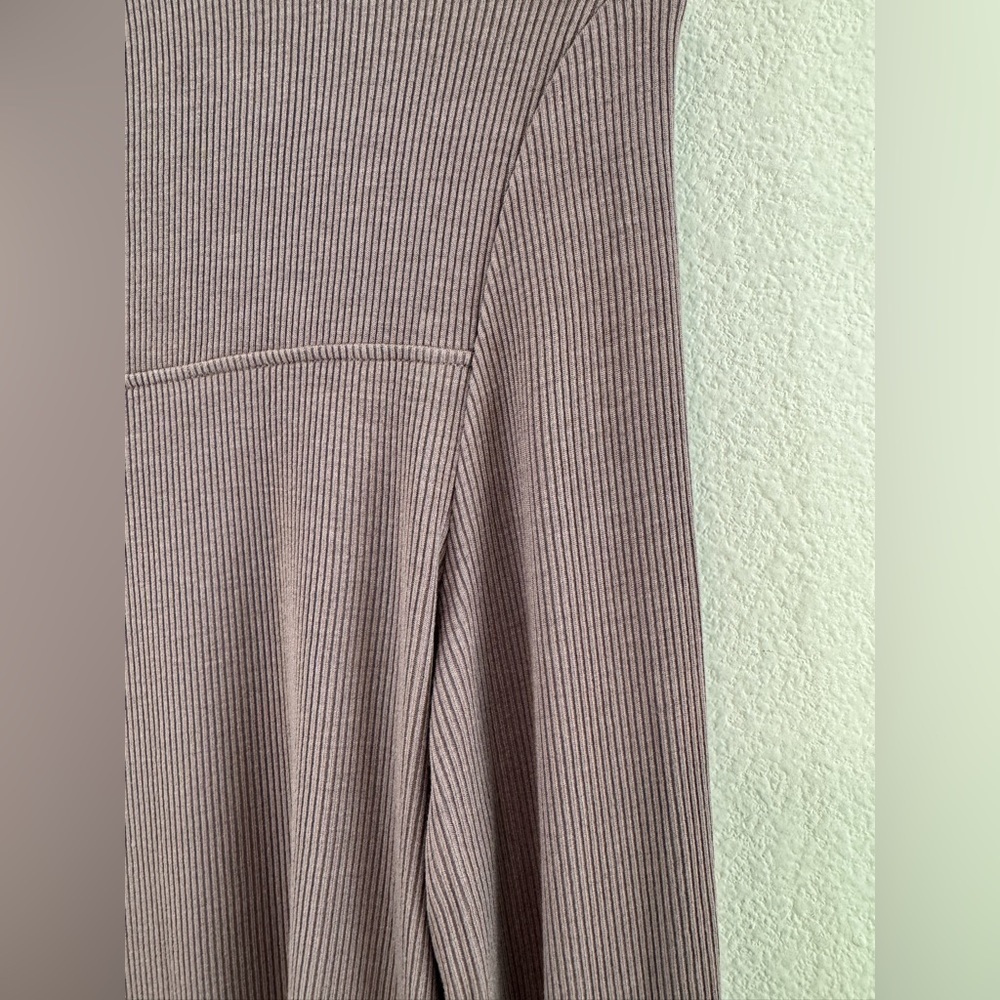 Allison Joy Grey Long Sleeve Twisted Cut Out Ribbed Long Sleeve Top Size Small - Picture 10 of 12